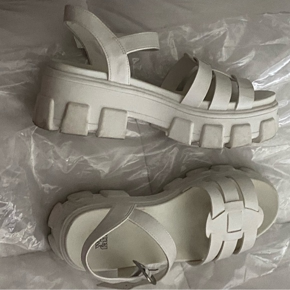 White Women’s Wild Fable Platforms - Picture 5 of 12